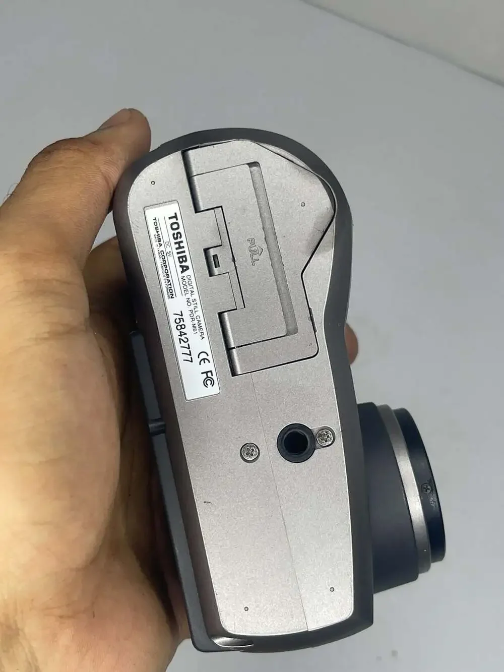 (Parts/Repair) Toshiba PDR-M61 2.3 Mega Pixel Digital Still Camera